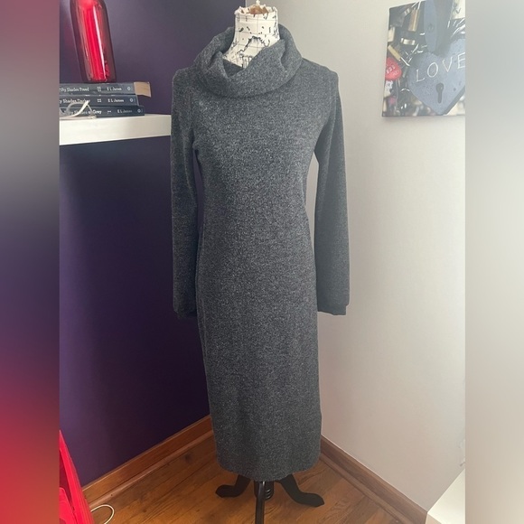7 for $30 Banana Republic Knit Dress - Picture 1 of 9